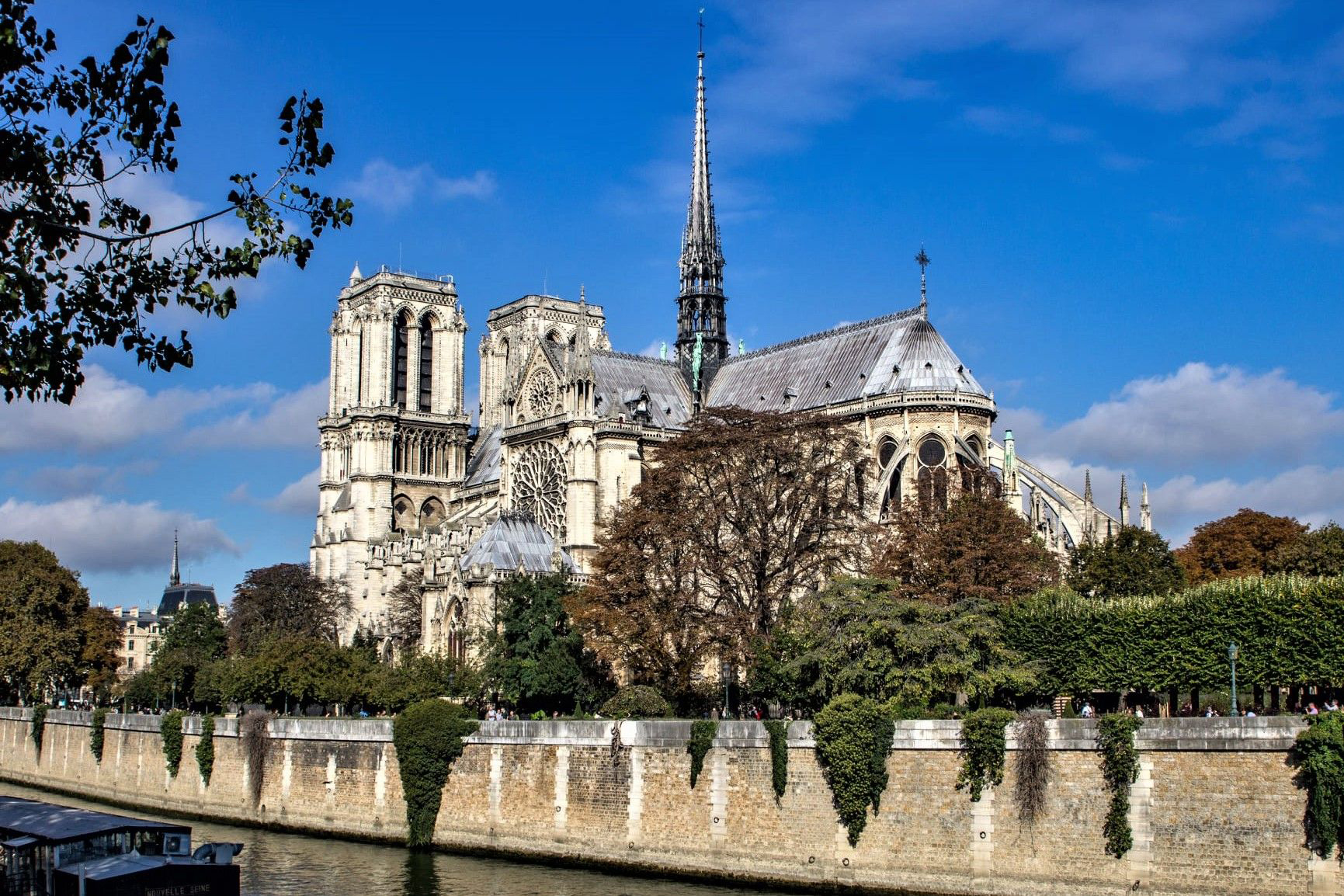 NotreDame View FrRiver Sienne