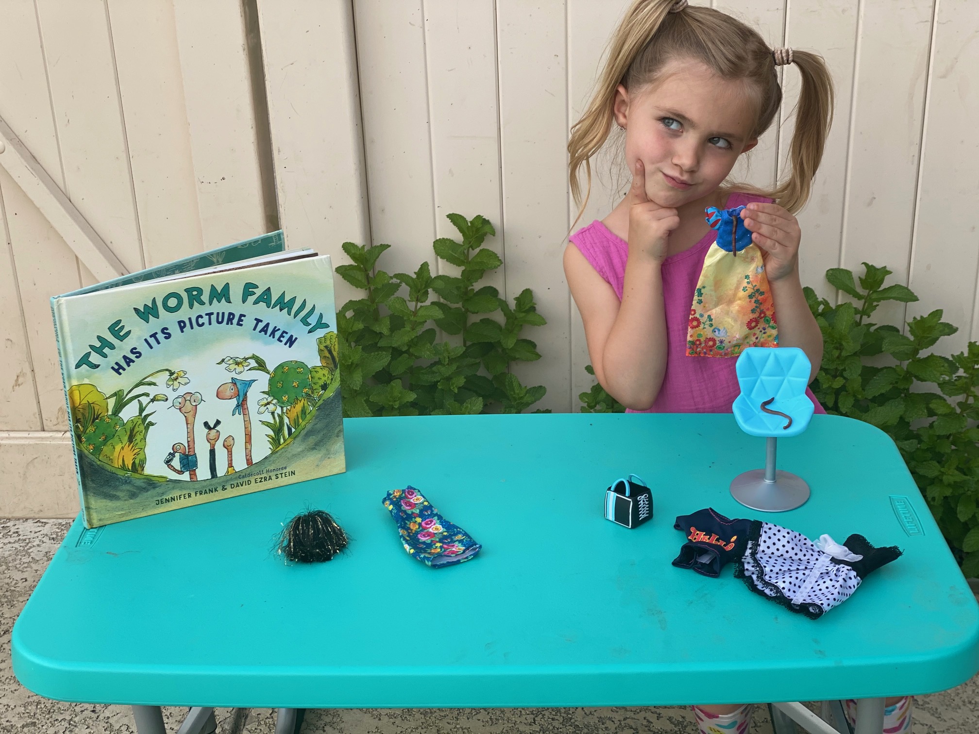 MILA WITH WORM ON CHAIR AND OUTFITS FOR MAMA WORM