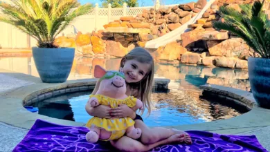 MILA BOOKSIT: Too Many Pigs in the Pool 181 Mila Pigs 0222 600x450 1