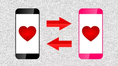 Online Dating for the 50+ 10 Graphic of Cell Phones Depicting Online Dating