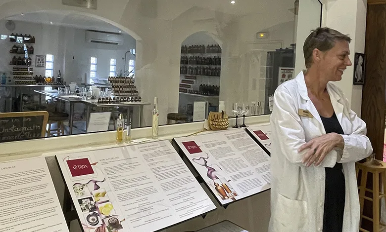 How to Create Your Own Custom Perfume in French St. Martin: A Complete Guide 1 "How to Create Your Own Custom Perfume in French St. Martin | Complete Guide 2025"