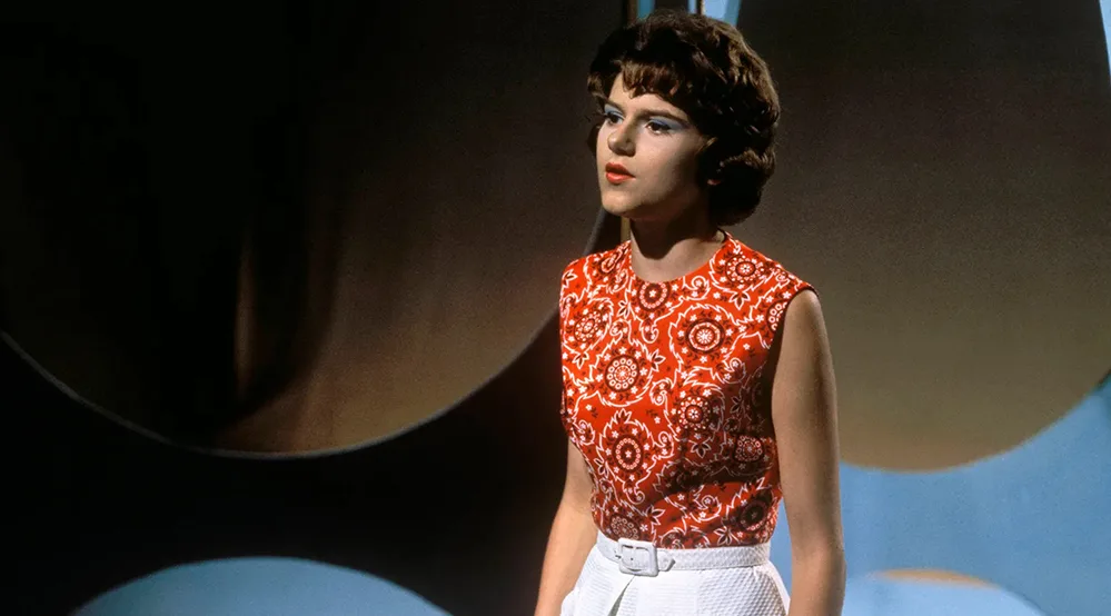 Why “I Will Follow Him” Still Follows Peggy March—60 Years Later 2 Peggy March singing as a teenager on a 1960s television music program.