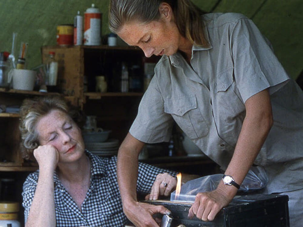 Jane Goodall, Pioneering Chimpanzee Researcher, Dies at 91 2 Jane Goodall and her mother Margaret Vanne Joseph sorting specimens at research camp in Tanzania 1960s