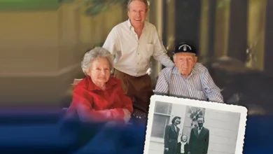 Book cover of When Roles Reverse A Guide to Parenting Your Parents by Jim Comer showing him with his elderly parents