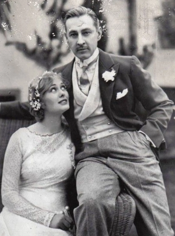 Dolores Costello leaning against John Barrymore in an intimate portrait, late 1920s 