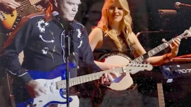Glen Campbell performing Gentle on My Mind on guitar during his farewell tour with daughter Ashley Campbell on banjo